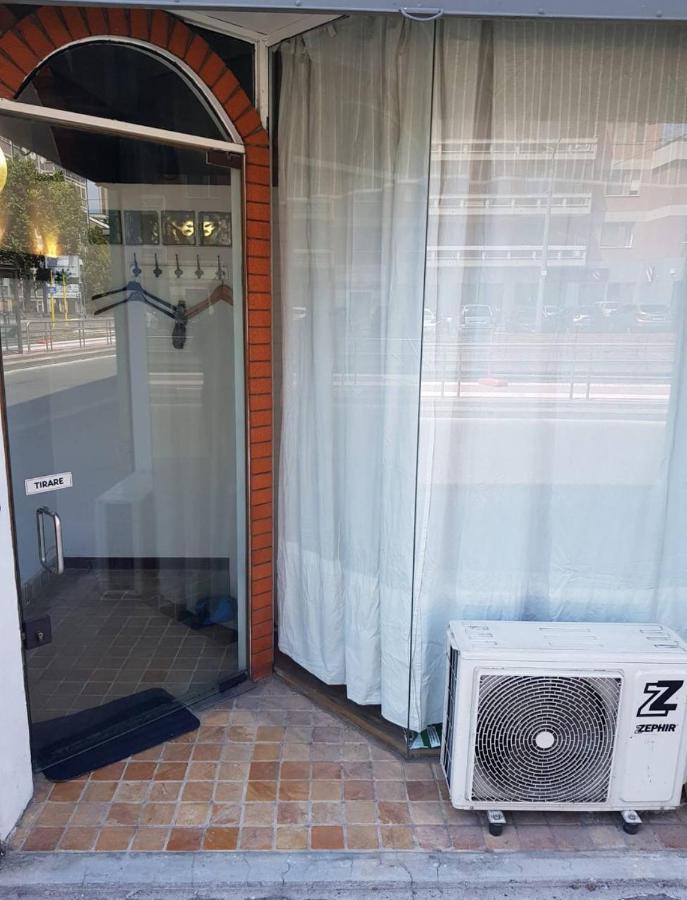 Flat Nirmala Studio-Shop Apartment Milan Exterior photo